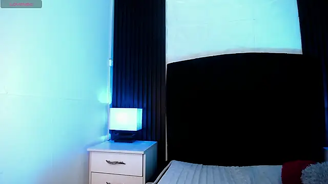 alicia moom online show from 23, 10, 2025