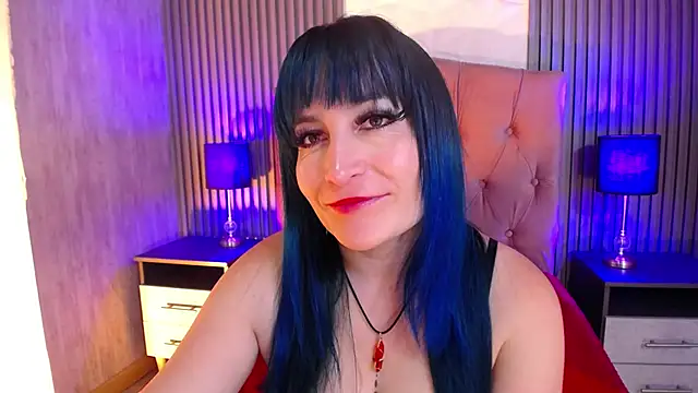 Snapshot of alicia_moom chatting on 13, 12, 2025 alicia moom online show from 13, 12, 2025