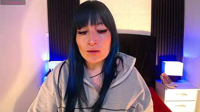 Snapshot of alicia_moom chatting on 19, 12, 2025 alicia moom online show from 19, 12, 2025