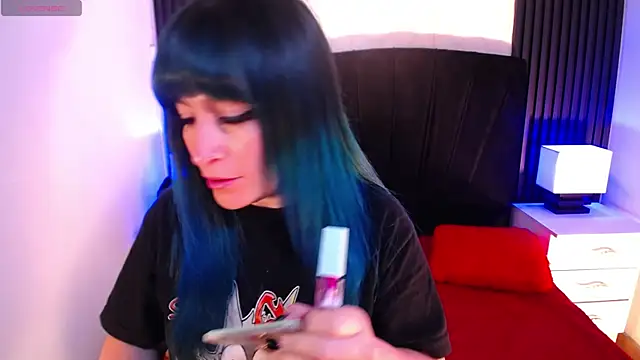 Snapshot of alicia_moom chatting on 7, 1, 2026 alicia moom online show from 7, 1, 2026