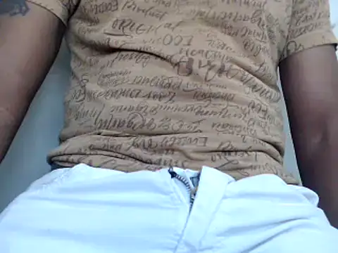 Snapshot of royblackbigpvt chatting on 5, 1, 2025 royblackbigpvt online show from 5, 1, 2025