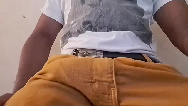 Snapshot of royblackbigpvt chatting on 4, 11, 2025 royblackbigpvt online show from 4, 11, 2025