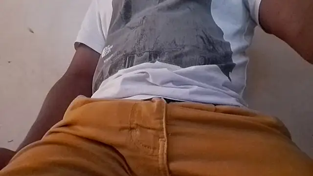 Snapshot of royblackbigpvt chatting on 5, 11, 2025 royblackbigpvt online show from 5, 11, 2025