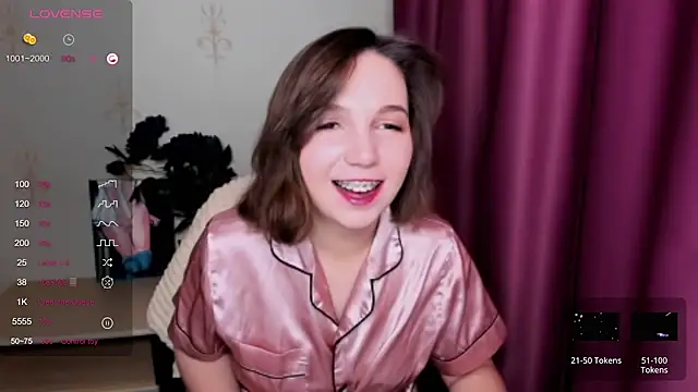 KindHazelHere  online show from 14, 2, 2025