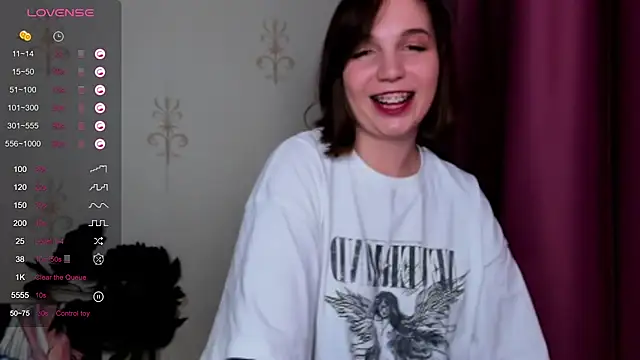 KindHazelHere  online show from 14, 2, 2025