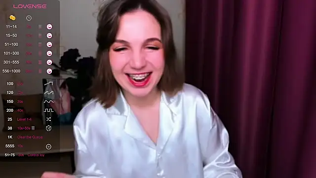 KindHazelHere  online show from 5, 3, 2025