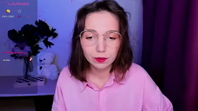 KindHazelHere  online show from 13, 4, 2026