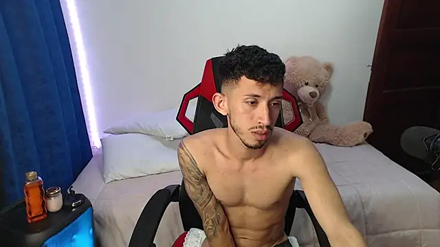 Snapshot of stevenSEX123 chatting on 25, 12, 2024 stevenSEX123 online show from 25, 12, 2024