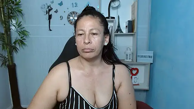 Snapshot of mature_martina chatting on 4, 3, 2025 mature martina online show from 4, 3, 2025
