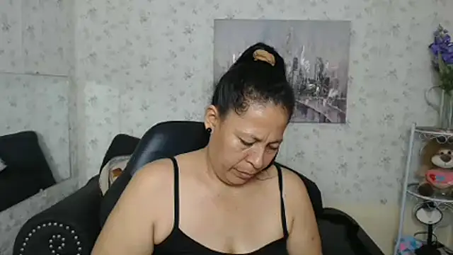 mature martina online show from 7, 7, 2026