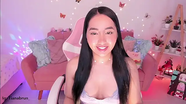 Zara uwu  online show from 15, 10, 2025