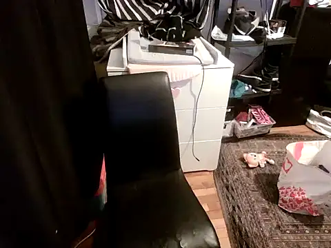 Snapshot of Bebemickey75 chatting on 11, 3, 2025 Bebemickey75 online show from 11, 3, 2025