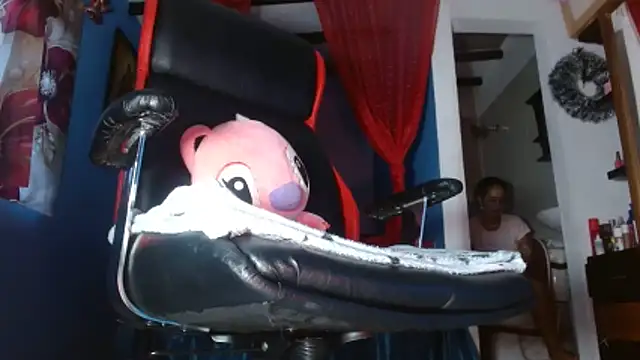 wendy rivera  online show from 15, 11, 2025