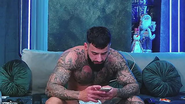 Snapshot of masterkingofmusclee chatting on 5, 12, 2024 masterkingofmusclee online show from 5, 12, 2024