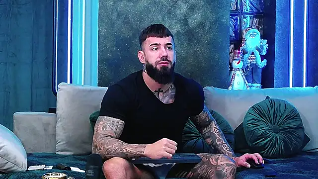 Snapshot of masterkingofmusclee chatting on 6, 12, 2024 masterkingofmusclee online show from 6, 12, 2024