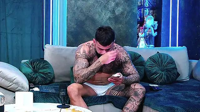 Snapshot of masterkingofmusclee chatting on 6, 12, 2024 masterkingofmusclee online show from 6, 12, 2024