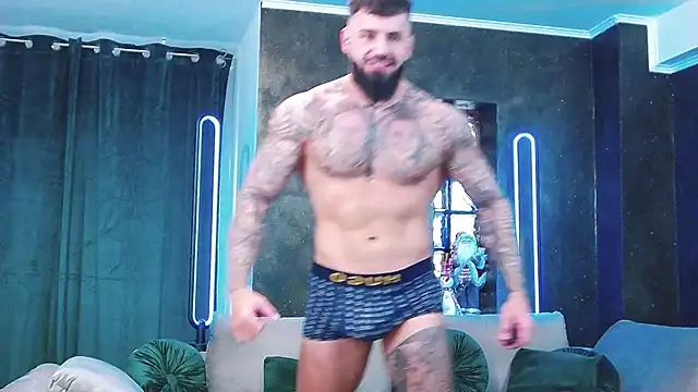 Snapshot of masterkingofmusclee chatting on 10, 12, 2024 masterkingofmusclee online show from 10, 12, 2024