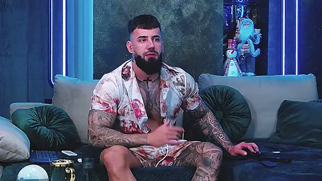 Snapshot of masterkingofmusclee chatting on 10, 12, 2024 masterkingofmusclee online show from 10, 12, 2024