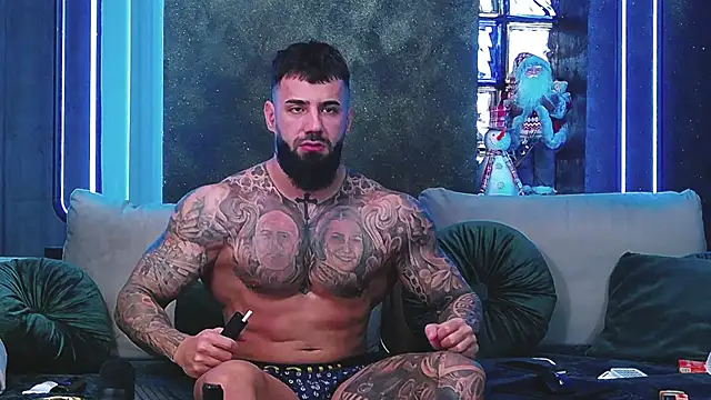 Snapshot of masterkingofmusclee chatting on 11, 12, 2024 masterkingofmusclee online show from 11, 12, 2024