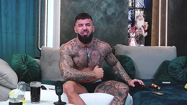 Snapshot of masterkingofmusclee chatting on 17, 12, 2024 masterkingofmusclee online show from 17, 12, 2024