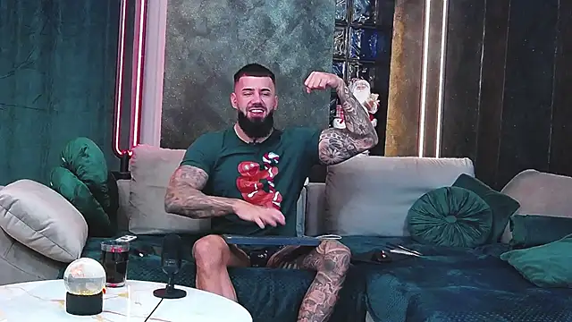 Snapshot of masterkingofmusclee chatting on 24, 12, 2024 masterkingofmusclee online show from 24, 12, 2024