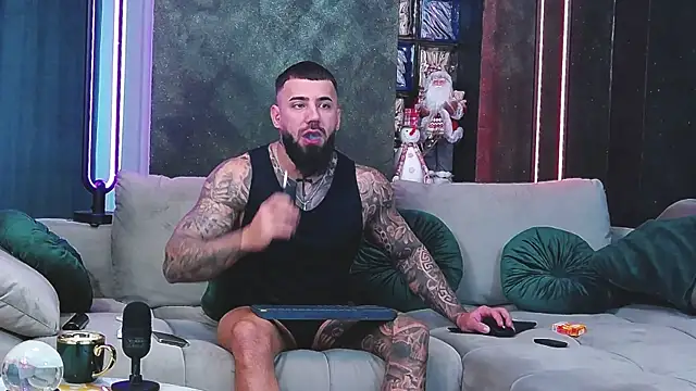 Snapshot of masterkingofmusclee chatting on 31, 12, 2024 masterkingofmusclee online show from 31, 12, 2024