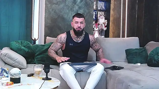 Snapshot of masterkingofmusclee chatting on 3, 1, 2025 masterkingofmusclee online show from 3, 1, 2025