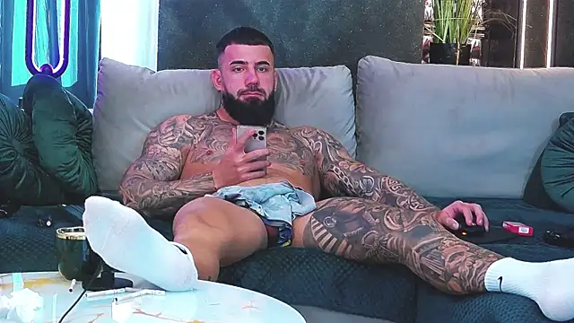 Snapshot of masterkingofmusclee chatting on 8, 1, 2025 masterkingofmusclee online show from 8, 1, 2025