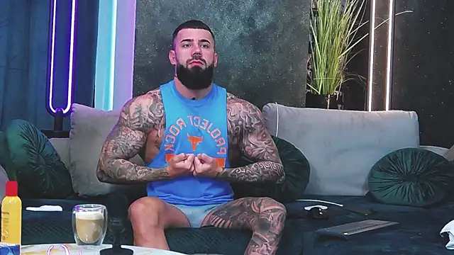 Snapshot of masterkingofmusclee chatting on 10, 1, 2025 masterkingofmusclee online show from 10, 1, 2025