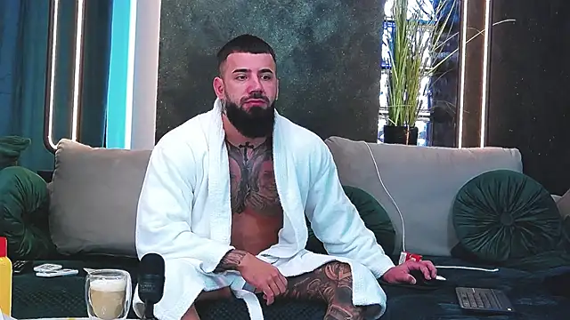 Snapshot of masterkingofmusclee chatting on 11, 1, 2025 masterkingofmusclee online show from 11, 1, 2025