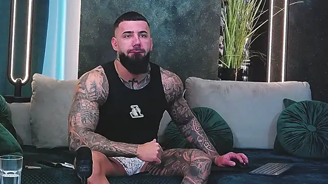 Snapshot of masterkingofmusclee chatting on 13, 1, 2025 masterkingofmusclee online show from 13, 1, 2025