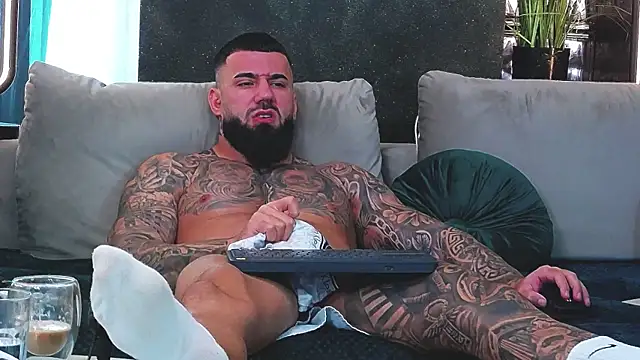 Snapshot of masterkingofmusclee chatting on 13, 1, 2025 masterkingofmusclee online show from 13, 1, 2025