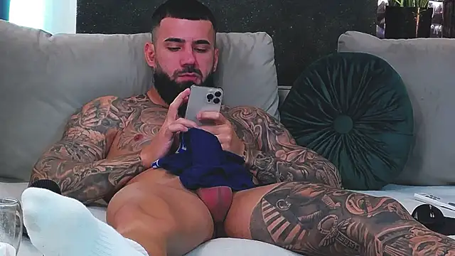 Snapshot of masterkingofmusclee chatting on 16, 1, 2025 masterkingofmusclee online show from 16, 1, 2025