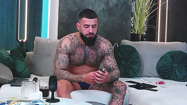 Snapshot of masterkingofmusclee chatting on 16, 1, 2025 masterkingofmusclee online show from 16, 1, 2025