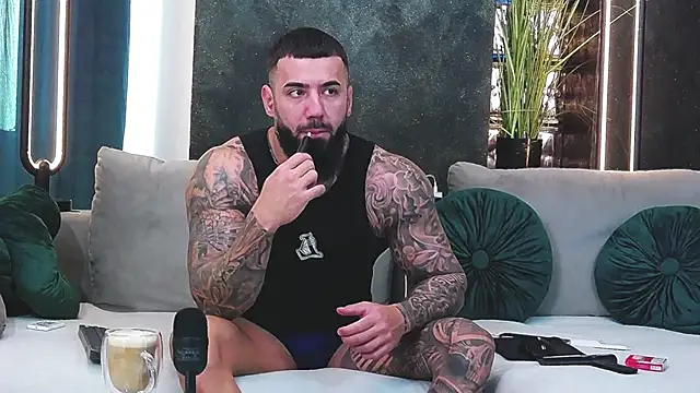 Snapshot of masterkingofmusclee chatting on 17, 1, 2025 masterkingofmusclee online show from 17, 1, 2025