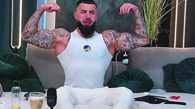 Snapshot of masterkingofmusclee chatting on 21, 1, 2025 masterkingofmusclee online show from 21, 1, 2025