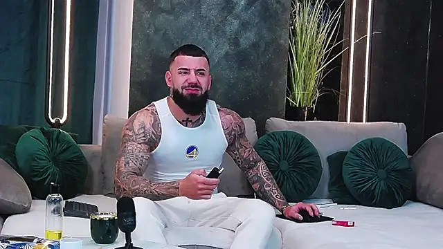 Snapshot of masterkingofmusclee chatting on 22, 1, 2025 masterkingofmusclee online show from 22, 1, 2025