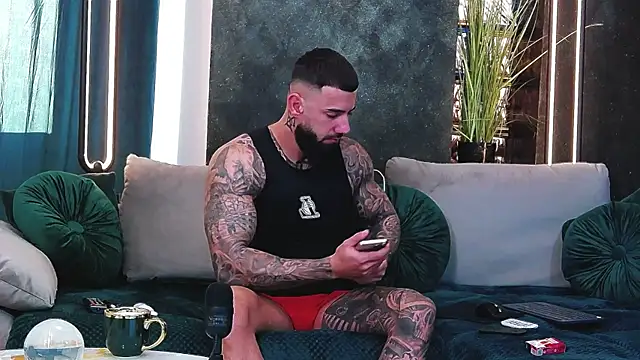 Snapshot of masterkingofmusclee chatting on 28, 1, 2025 masterkingofmusclee online show from 28, 1, 2025