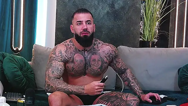 Snapshot of masterkingofmusclee chatting on 30, 1, 2025 masterkingofmusclee online show from 30, 1, 2025