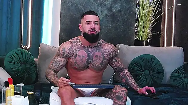 Snapshot of masterkingofmusclee chatting on 4, 2, 2025 masterkingofmusclee online show from 4, 2, 2025