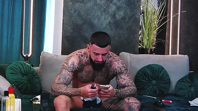 Snapshot of masterkingofmusclee chatting on 5, 2, 2025 masterkingofmusclee online show from 5, 2, 2025