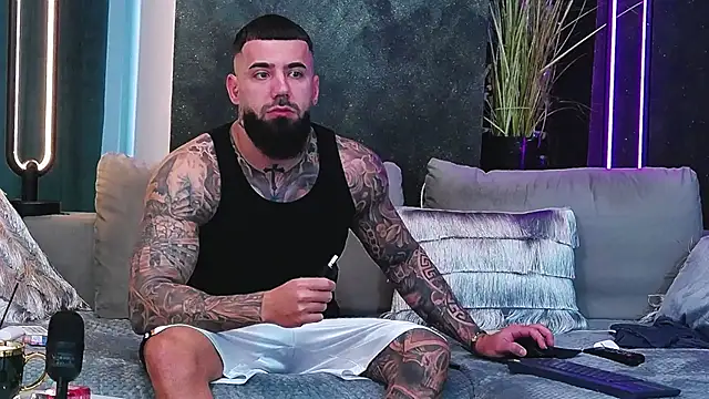 Snapshot of masterkingofmusclee chatting on 12, 2, 2025 masterkingofmusclee online show from 12, 2, 2025