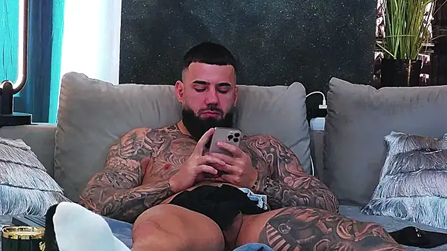 Snapshot of masterkingofmusclee chatting on 13, 2, 2025 masterkingofmusclee online show from 13, 2, 2025