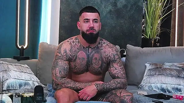 Snapshot of masterkingofmusclee chatting on 13, 2, 2025 masterkingofmusclee online show from 13, 2, 2025