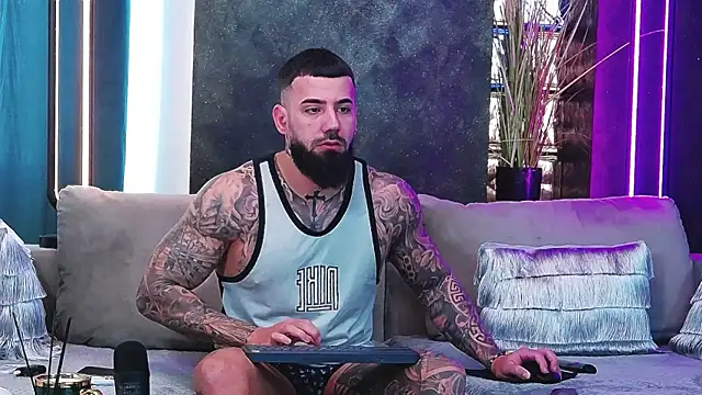 Snapshot of masterkingofmusclee chatting on 24, 2, 2025 masterkingofmusclee online show from 24, 2, 2025