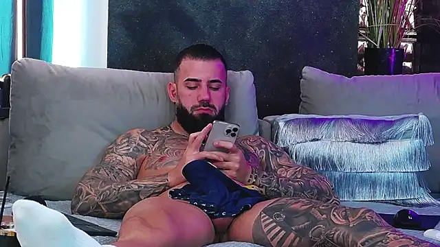 Snapshot of masterkingofmusclee chatting on 25, 2, 2025 masterkingofmusclee online show from 25, 2, 2025