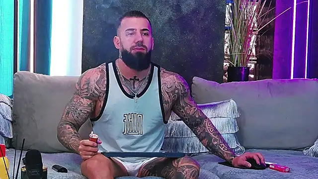 Snapshot of masterkingofmusclee chatting on 26, 2, 2025 masterkingofmusclee online show from 26, 2, 2025