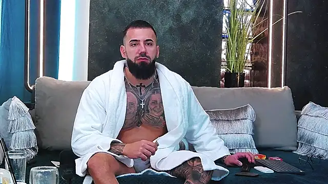 Snapshot of masterkingofmusclee chatting on 5, 3, 2025 masterkingofmusclee online show from 5, 3, 2025