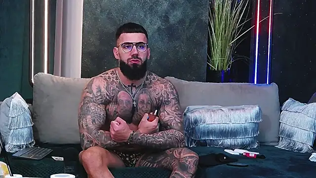 Snapshot of masterkingofmusclee chatting on 7, 3, 2025 masterkingofmusclee online show from 7, 3, 2025