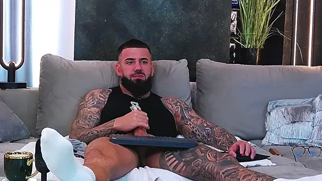 Snapshot of masterkingofmusclee chatting on 12, 3, 2025 masterkingofmusclee online show from 12, 3, 2025